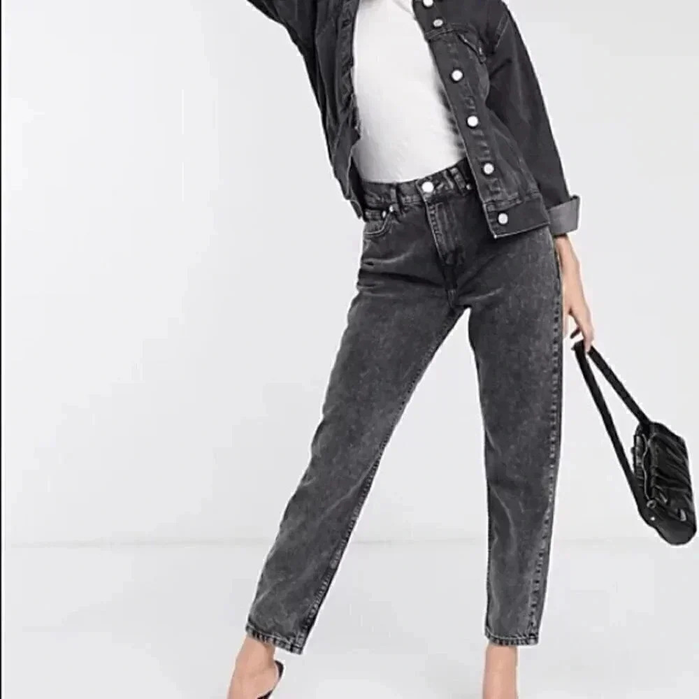 Mng Mango Vintage style black stone wash and mom jean fit  Sz 1